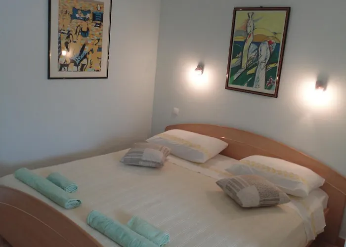 Iva Konukevi Hvar Town